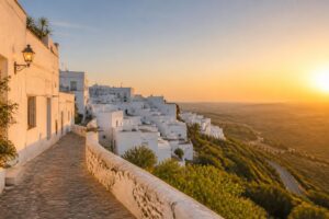 Casco histórico de Vejer de la Frontera al atardecer desde un punto con vistas